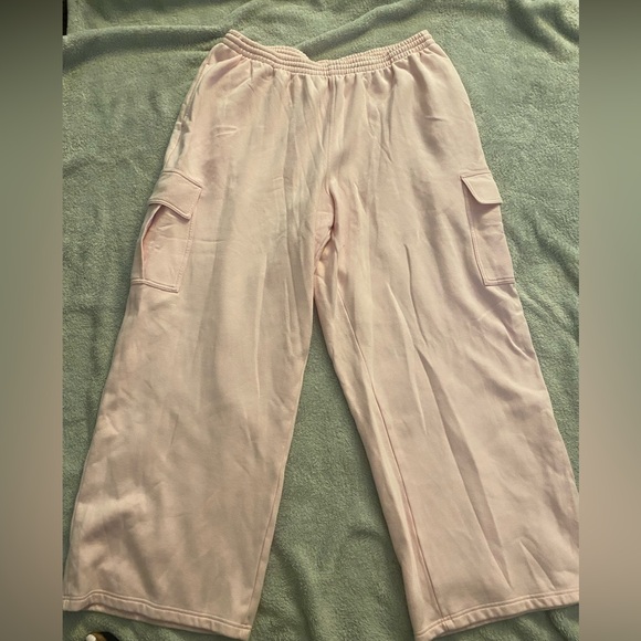 SKIMS Cotton Fleece Cargo Pants - Picture 4 of 6